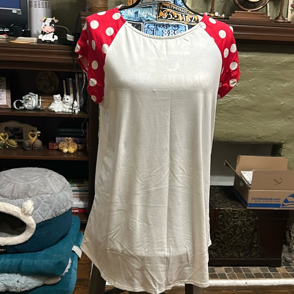 Cool Melon tee shirt 👚 for women NWOT